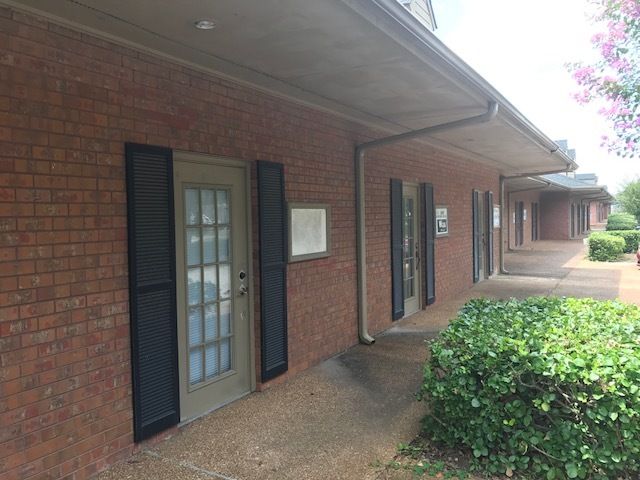 Walnut Bend Office Center: 320 S Walnut Bend Rd, Cordova, TN 38018